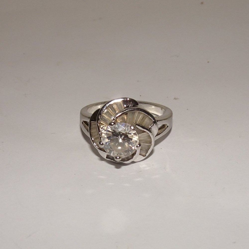 Vtg. RSC 925 SS Flower Rhinestone Ring Size 6.25